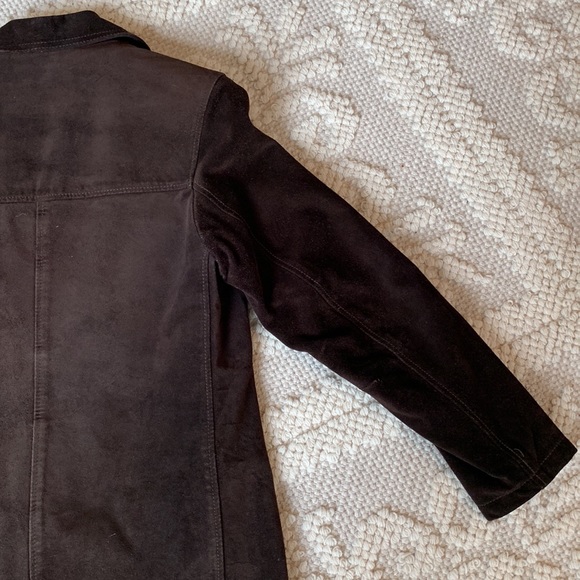 Decadent hugs - is what you’ll given in this beautiful brown suede coat. - Picture 5 of 5